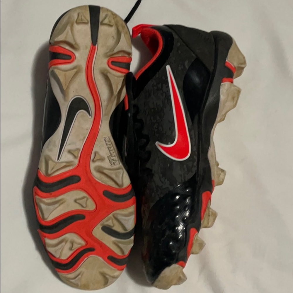 Baseball Cleats - Picture 4 of 6